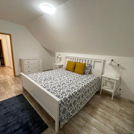 Taverna Apartman Monor Eksteriør billede