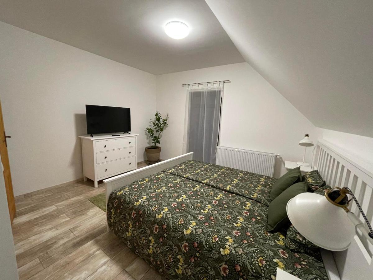 Taverna Apartman Monor Eksteriør billede