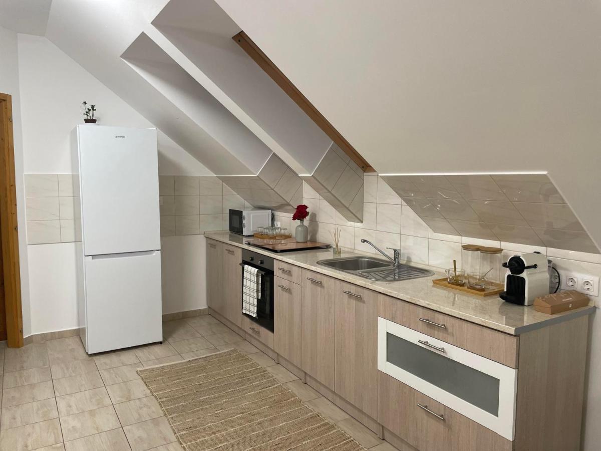 Taverna Apartman Monor Eksteriør billede